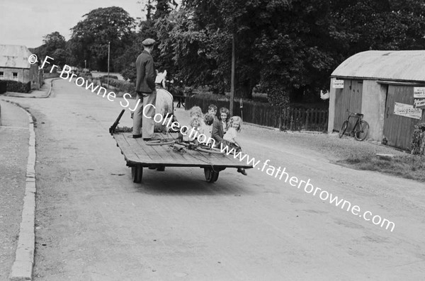 DUNAMASE A RIDE ON THE FLOAT